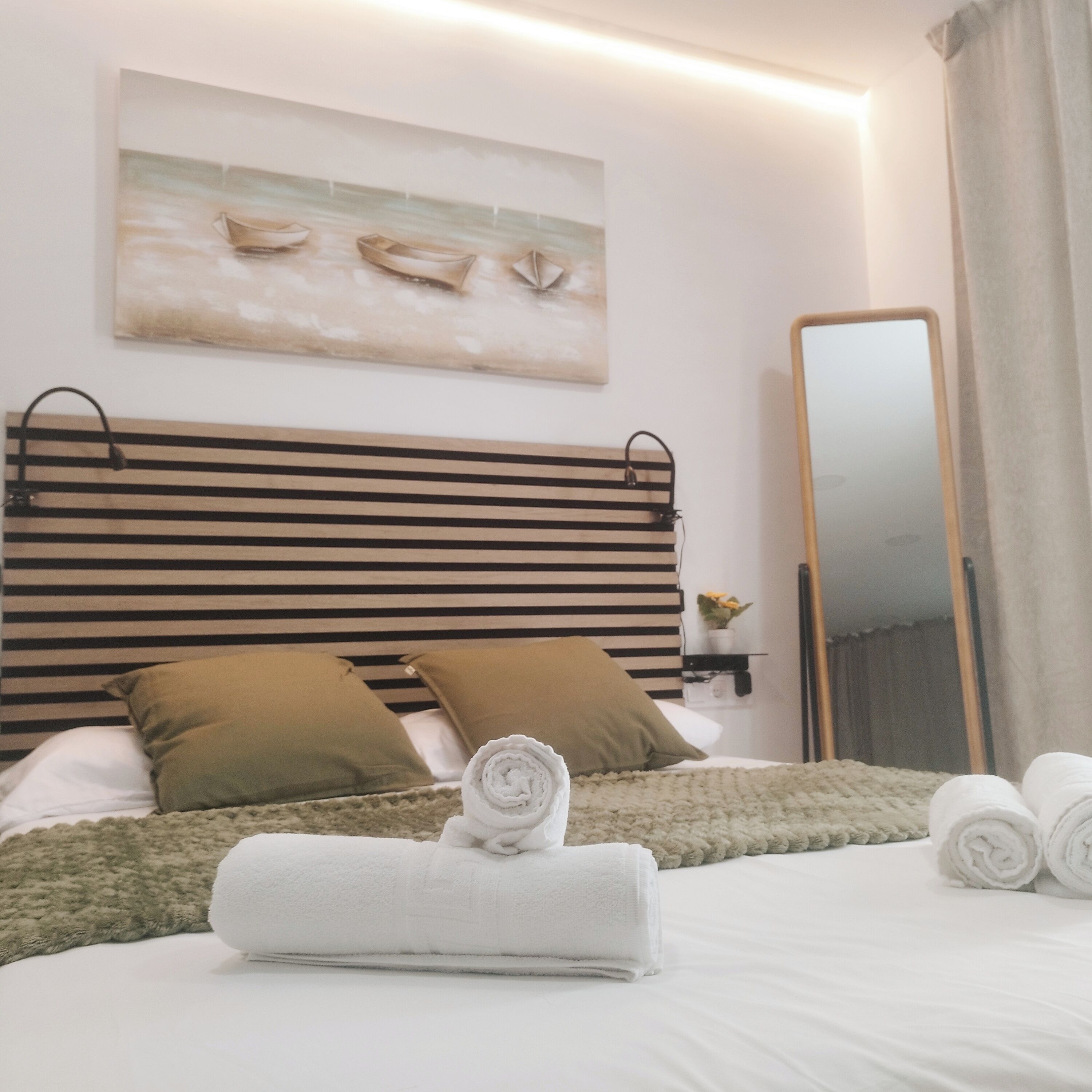 Comfort Studio Suite | Blackout curtains, soundproofing, iron/ironing board, free WiFi