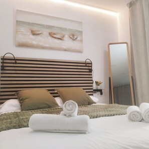 Comfort Studio Suite | Blackout drapes, soundproofing, iron/ironing board, free WiFi