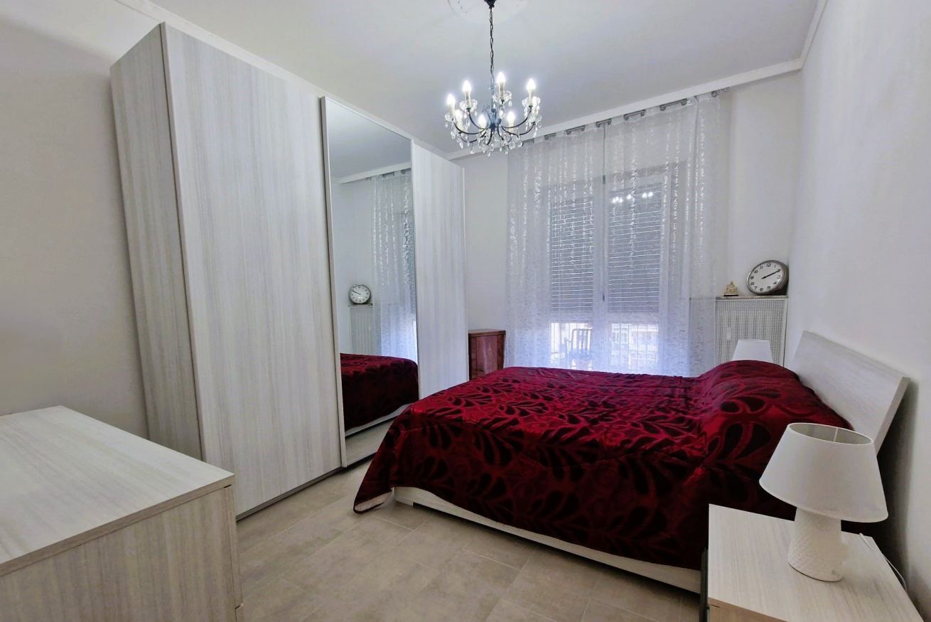 2 Schlafzimmer, Bügeleisen/Bügelbrett