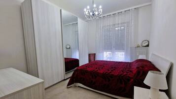 2 Schlafzimmer, Bügeleisen/Bügelbrett