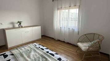 4 Schlafzimmer, BĂŒgeleisen/BĂŒgelbrett, WLAN, BettwĂ€sche