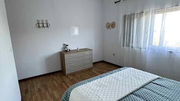 4 chambres, fer et planche Ă  repasser, Wi-Fi, draps fournis