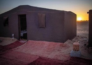 المنشأة من الخارج