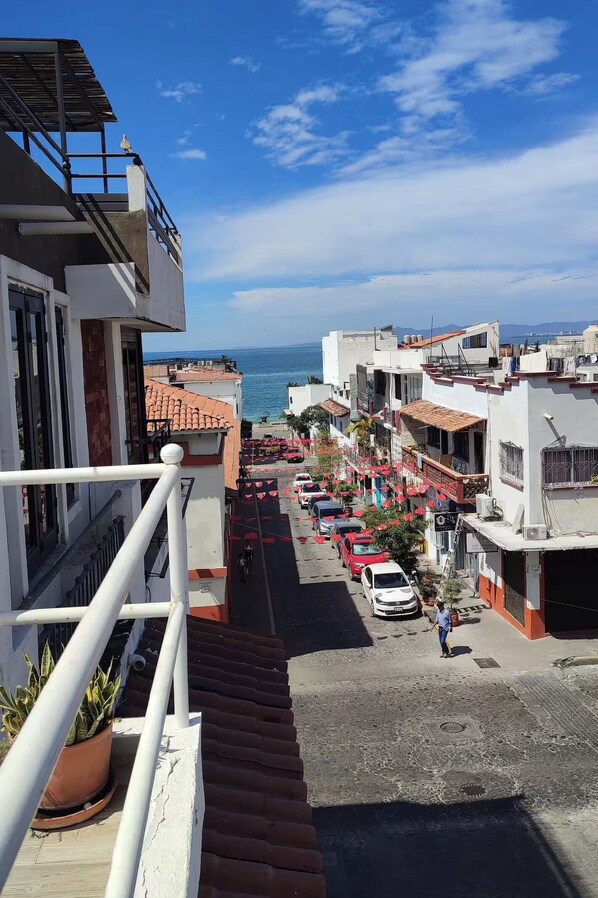Property grounds - Cozy Three-Story House with Ocean & Mountain Views and Rooftop Terrace (Puerto Vallarta)