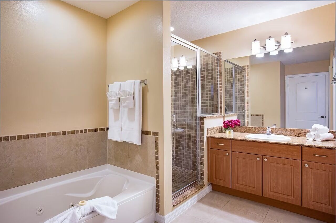 Shower, jetted bath, hair dryer, towels