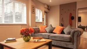Smart TV - Cottage central location with own private driveway (Abergavenny)