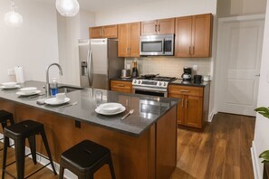 Fridge, microwave, oven, stovetop - Cozy Downtown Suite | Stadiums · Casino · R&R Hall (Cleveland)