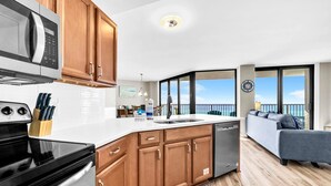 Condo, nhiều giường (Aquavista 603W) | Bếp riêng