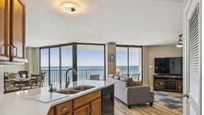 Condo, nhiều giường (Aquavista 603W) | Nội thất