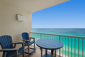 Lägenhet - 1 kingsize-säng med bäddsoffa (Majestic Beach Towers 2-1703) | Restaurang utomhus