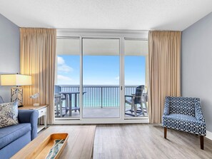 Leilighet, 1 kingsize-seng med sovesofa (Majestic Beach Towers 2-1703) | Oppholdsområde