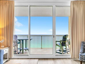 Condo, 1 Katil Raja (King) dengan Katil Sofa (Majestic Beach Towers 2-1703) | Bahagian dalam