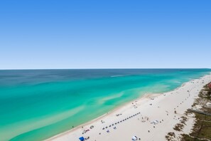 Leilighet, 1 kingsize-seng med sovesofa (Majestic Beach Towers 2-1703) | Strand | På stranden