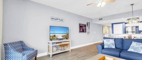 Apartment, 1 King-Bett und Schlafsofa (Majestic Beach Towers 2-1703) | Wohnbereich