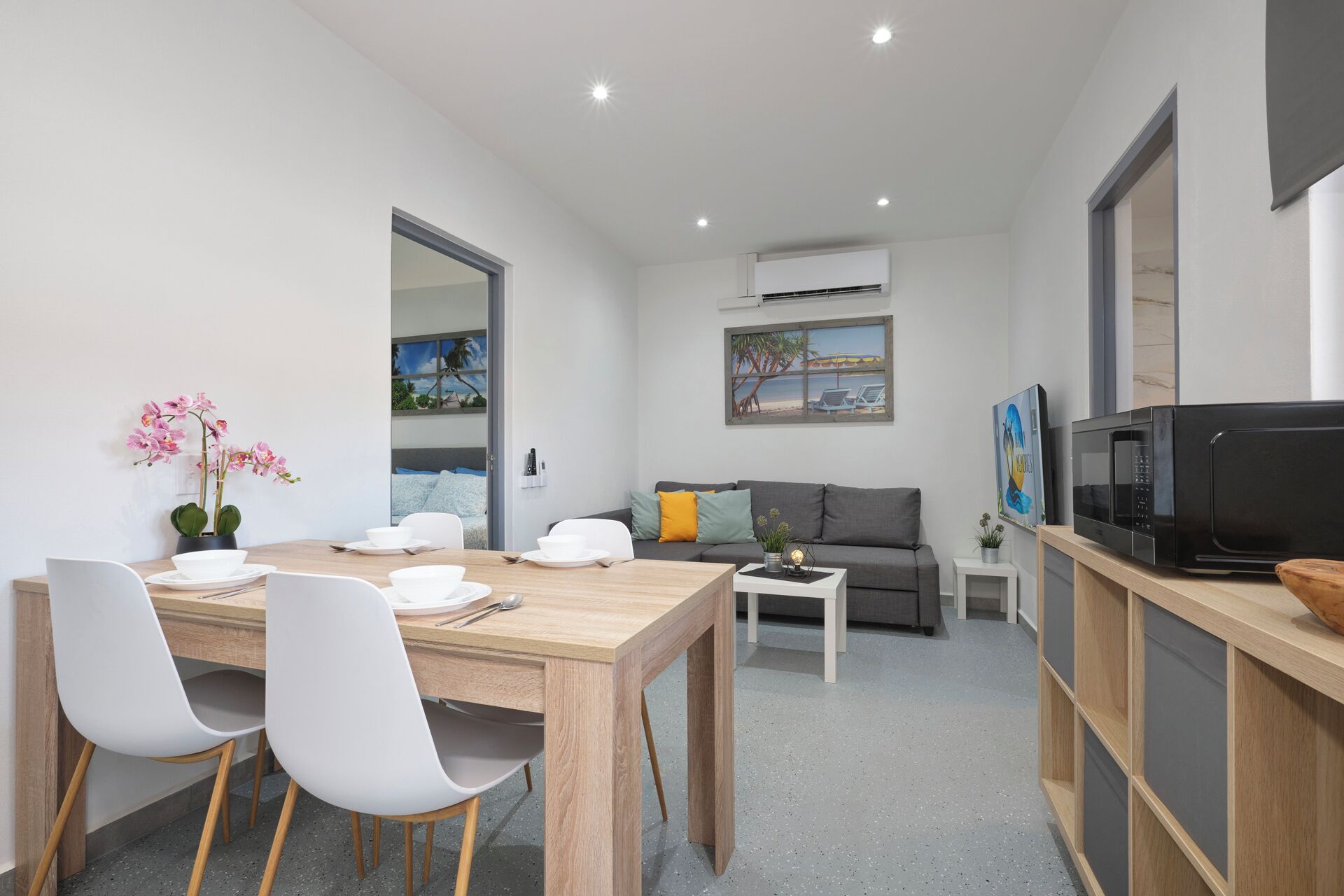 Deluxe Apartment #5, 2 Bedrooms, Non Smoking, Kitchen | Living area