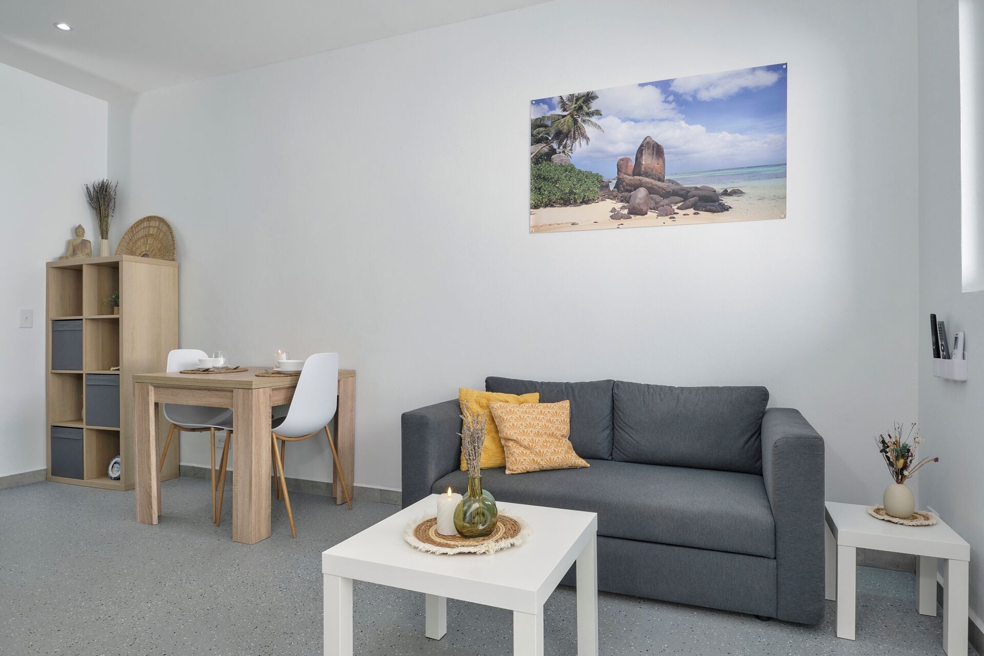 Deluxe Apartment #2, 1 King Bed, Kitchen, Garden View | Living area