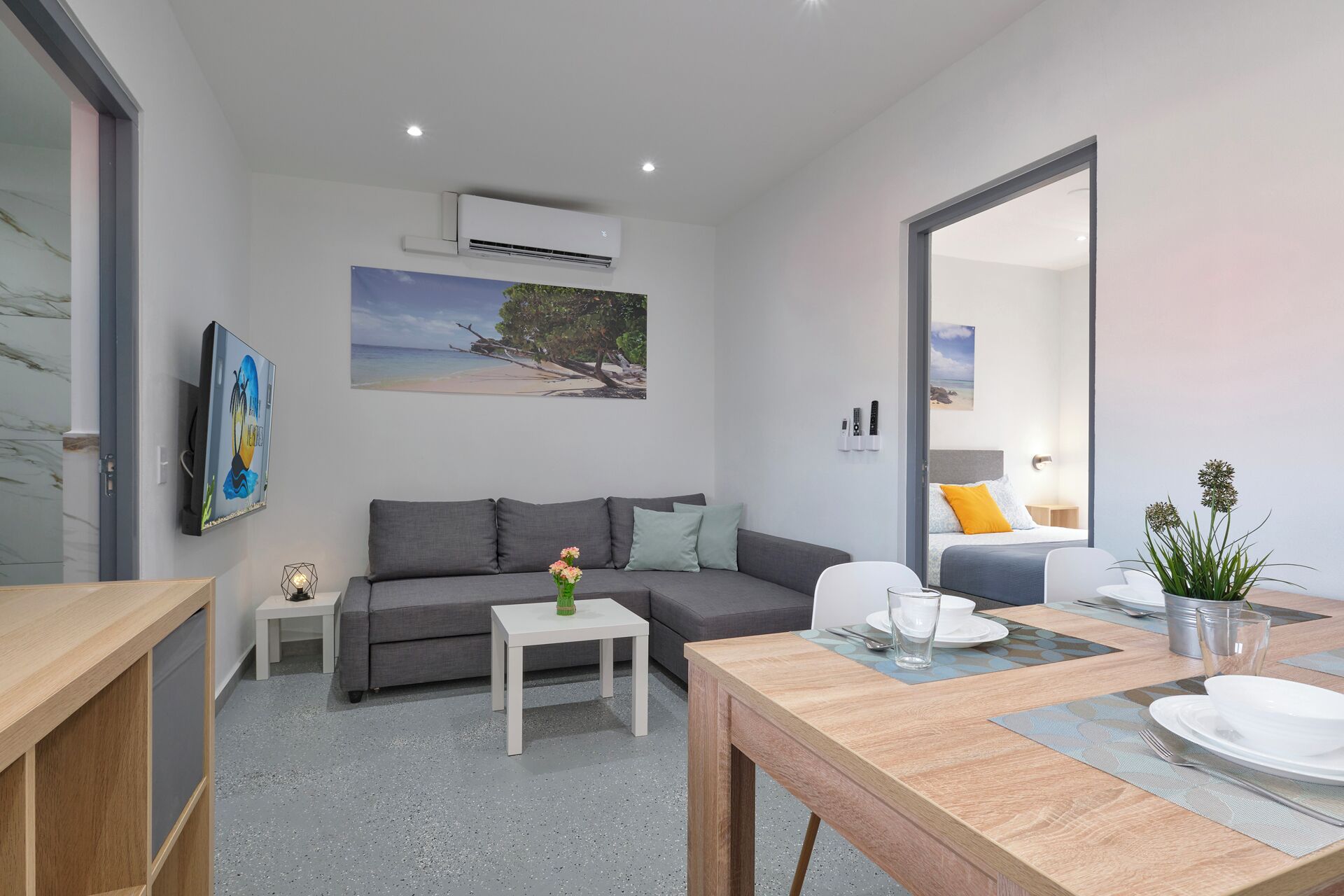 Deluxe Apartment #6, 2 Bedrooms, Non Smoking, Kitchen | Living area