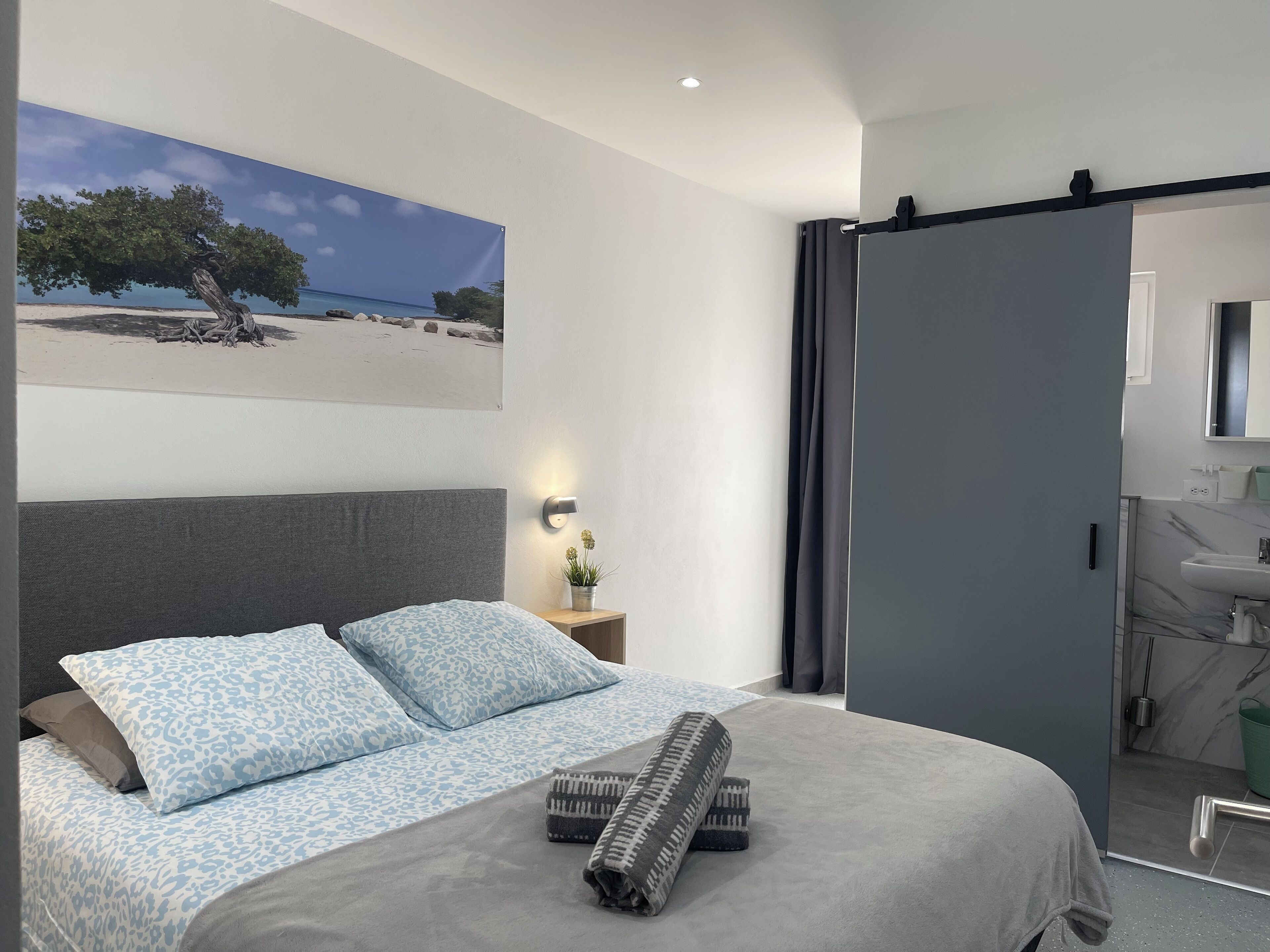 ตู้นิรภัยในห้องพัก, ผ้าม่านกันแสง, เตารีด/โต๊ะรีดผ้า, Wi-Fi ฟรี