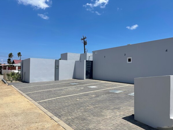 Free self parking - Happy Memories Aruba - Adults Only (Noord)