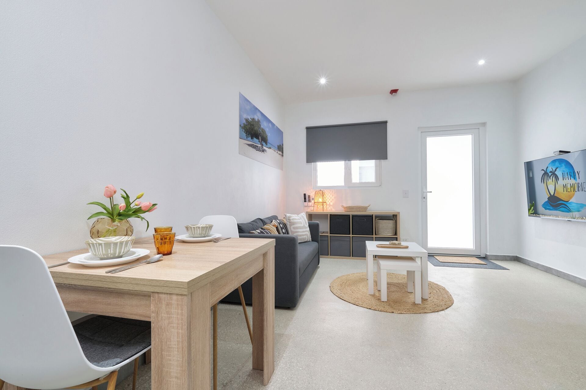 Deluxe Apartment #1, 1 King Bed, Kitchen, Garden View | Living area