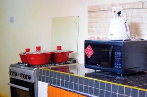 Private kitchen - Bustani luxury 3 and 4 (Voi)