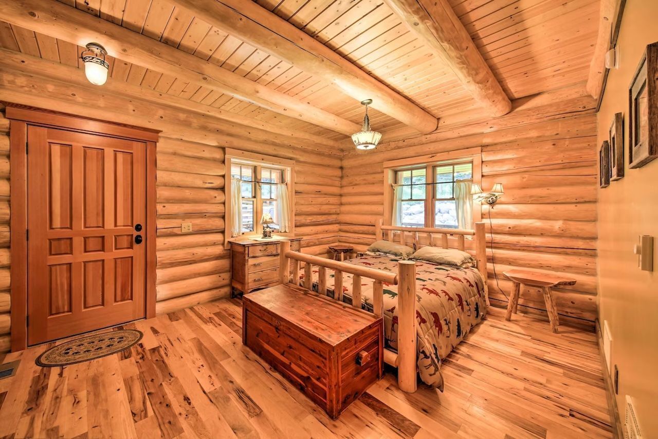 Escritorio, wifi y ropa de cama 