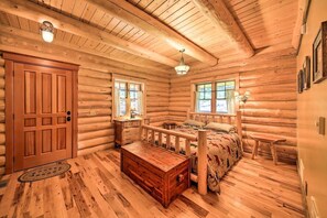 Desk, WiFi, bed sheets