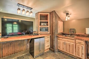 ثلاجة، ميكروويف، فرن، موقد طهي مسطح