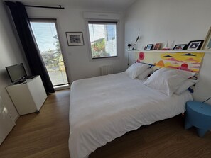 2 室のベッドルーム、アイロン / アイロン台、WiFi (無料)、ベッドシーツ