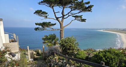 BEAUTIFUL, QUIET COCOON WITH STUNNING SEA VIEW