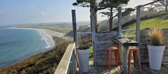 BEAUTIFUL, QUIET COCOON WITH STUNNING SEA VIEW