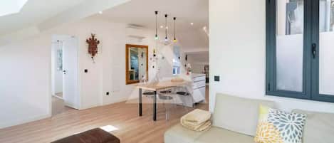 Smart TV, books, stereo