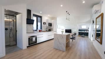 Kühlschrank, Mikrowelle, Ofen, Herdplatte