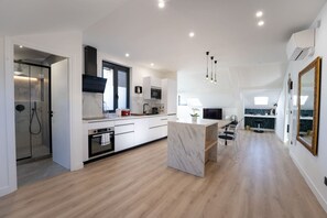 雪櫃、微波爐、焗爐、爐具