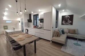 スマートテレビ、書庫、ステレオ