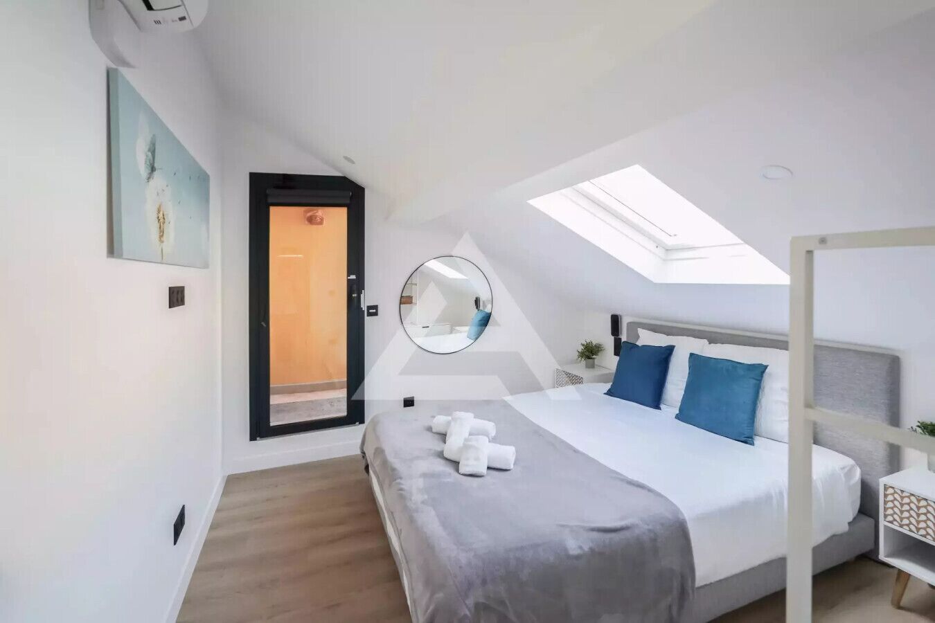 2 bedrooms, in-room safe, desk, iron/ironing board