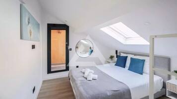 2 bedrooms, in-room safe, desk, iron/ironing board