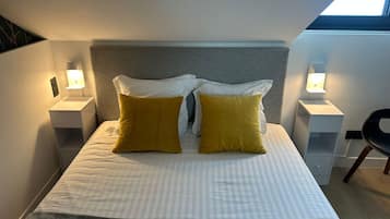 2 slaapkamers, een kluis op de kamer, een bureau