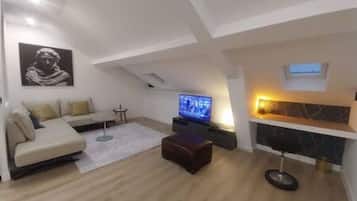 Smart-TV, Bücher, Stereoanlage