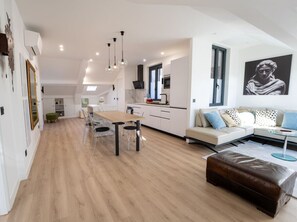 تلفزيون ذكي، كُتُب، ستيريو