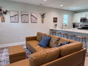 Smart TV, fireplace, offices - Group-Friendly 6BR Duplex • Sleeps 20 • Prime Location (Fort Wayne)