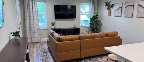 Téléviseur connecté, foyer, livres