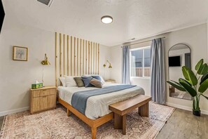 3 quartos, ferros/tábuas de passar roupa, berço de viagem