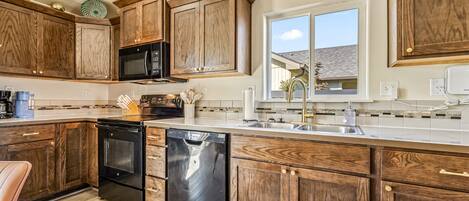 Refrigerador, microondas, horno y parrilla de estufa