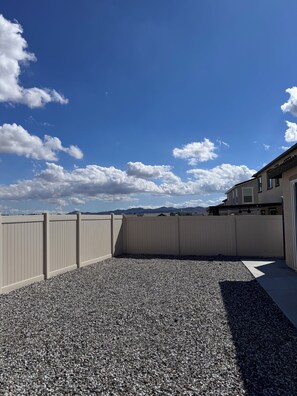 Property grounds - Spacious Bright New Build - 2 Bedrooms - All to Yourself (Riverside)