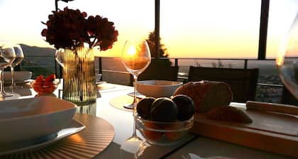 Villa 'Los Ángeles' with Lake Views, Private Pool and Wi-Fi