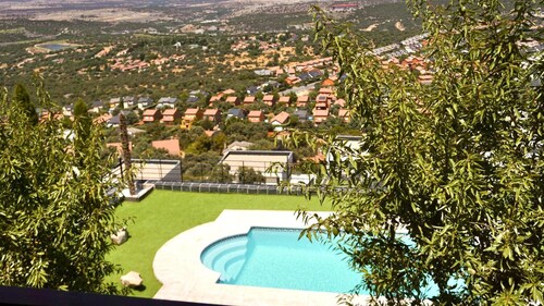 Villa &#x27;Los Ángeles&#x27; with Lake Views, Private Pool and Wi-Fi