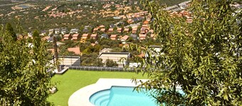 Villa 'Los Ángeles' with Lake Views, Private Pool and Wi-Fi