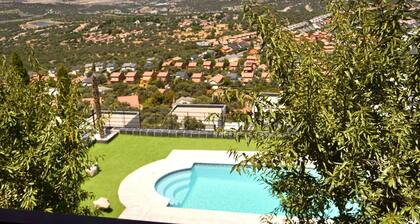 Villa 'Los Ángeles' with Lake Views, Private Pool and Wi-Fi