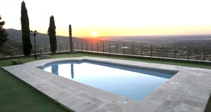 Pool - Villa Los Ángeles in the Sierra de Guadarrama with Pool and Lake Views (El Espinar)